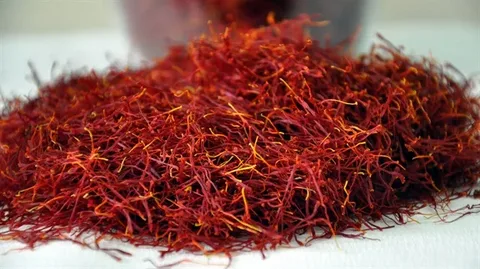 زعفران پوشال با عطر طبیعی و رنگ پایدار